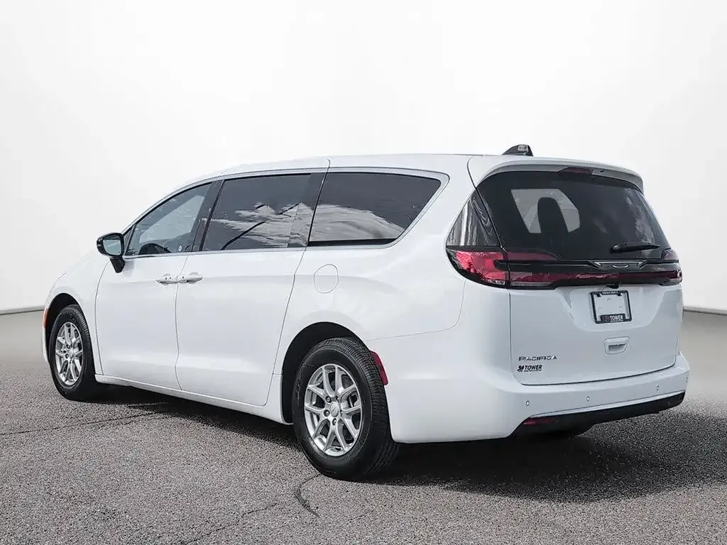 Chrysler Pacifica 2027 photo 3