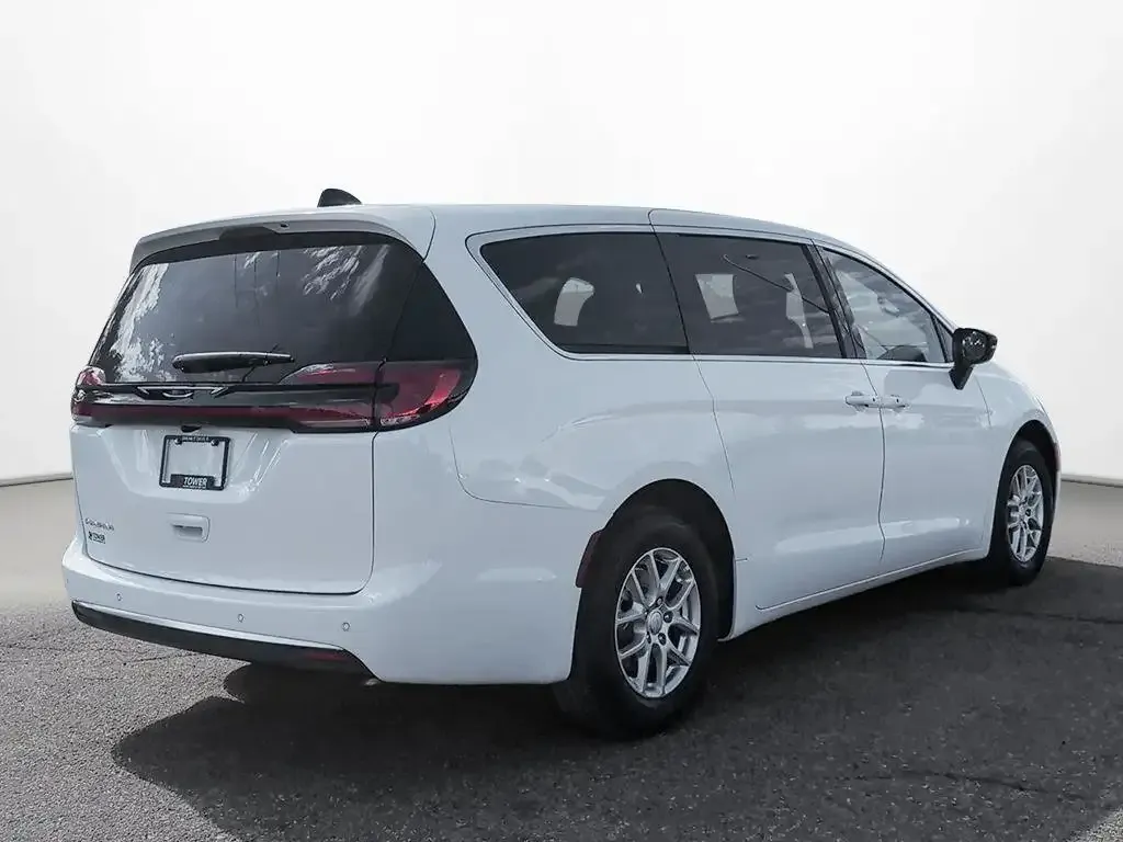 Chrysler Pacifica 2027 photo 5