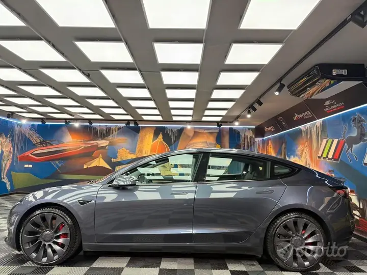 Tesla Model 3 2023 photo 4