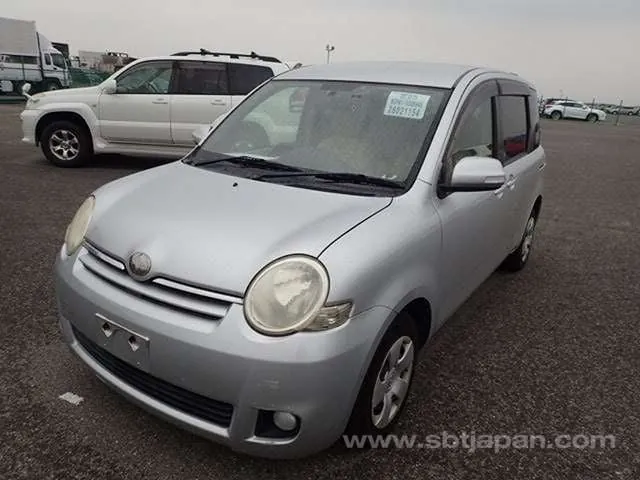 Toyota Sienta X 2006 photo 2