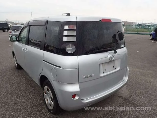 Toyota Sienta X 2006 photo 3