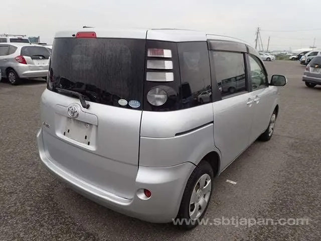 Toyota Sienta X 2006 photo 4