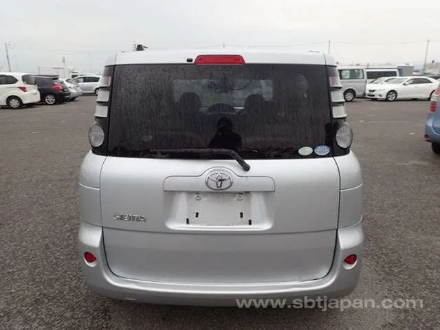 Toyota Sienta X 2006 photo 5