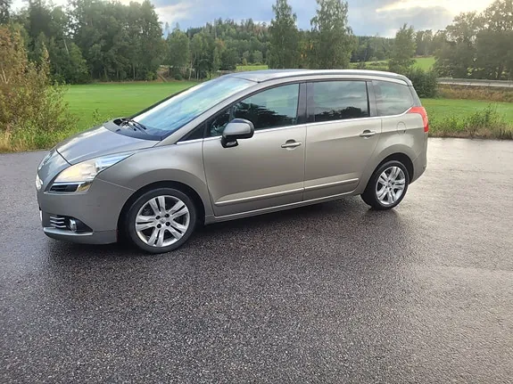 Peugeot 5008 2010 photo 2