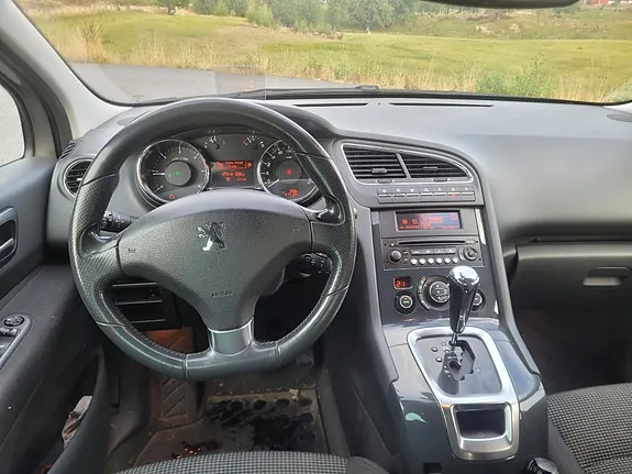 Peugeot 5008 2010 photo 4