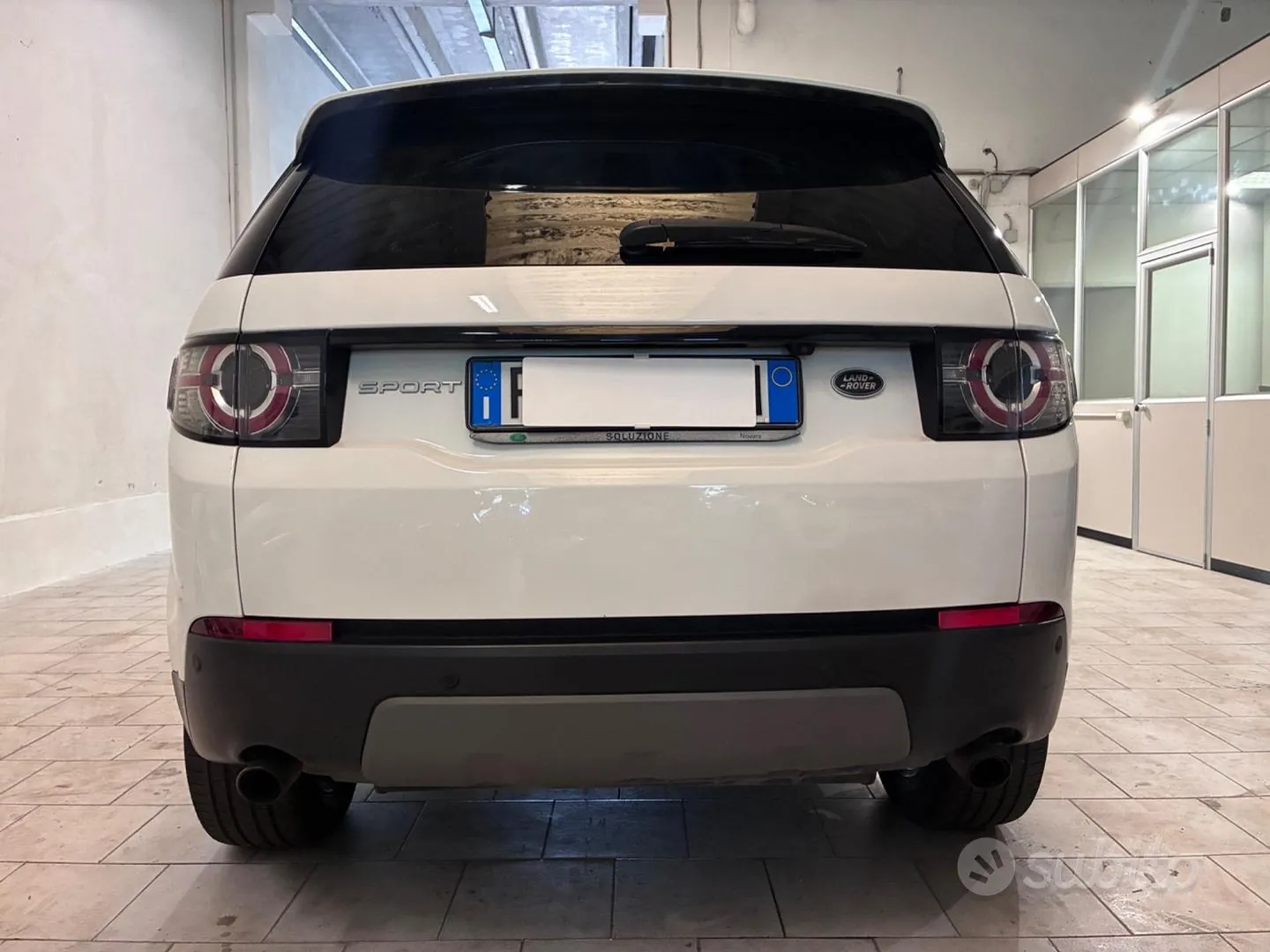 Land Rover Discovery Sport 2017 photo 4