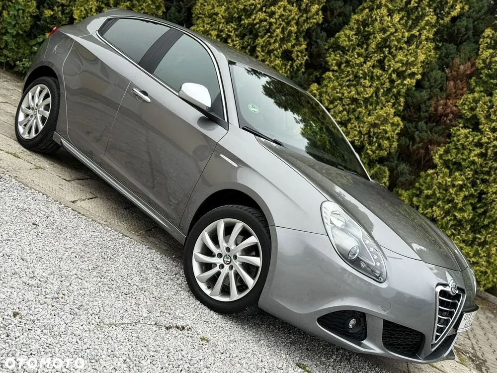 Alfa Romeo Giulietta 2013 photo 2