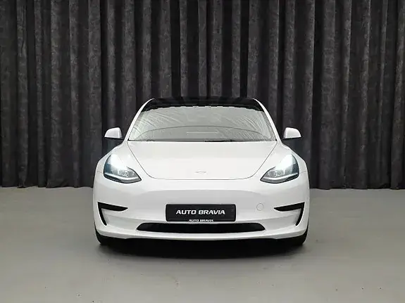 Tesla Model 3 2021 photo 2