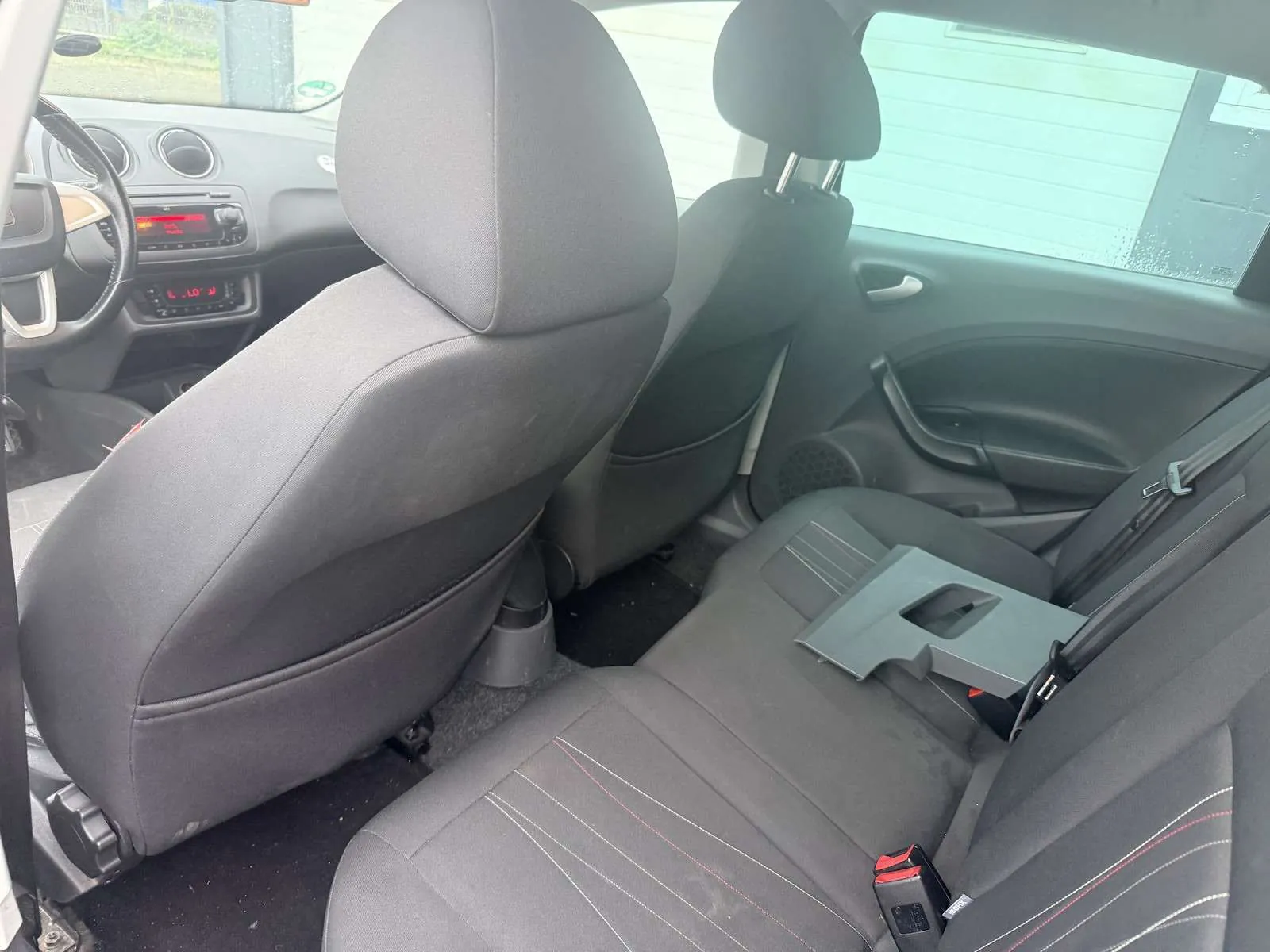 Seat Ibiza 2011 photo 4