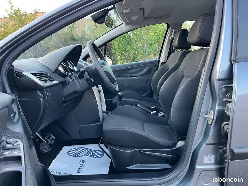 Peugeot 207 2009 photo 4