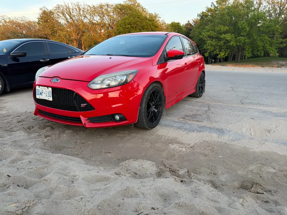 Ford Focus St 2014 photo 2