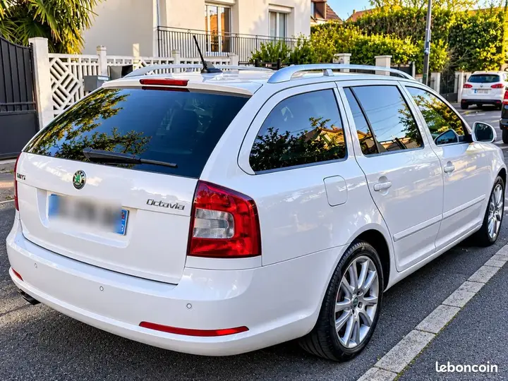 Skoda Octavia 2012 photo 2