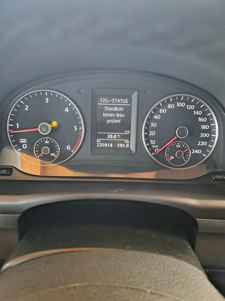 Volkswagen Touran 2013 photo 2