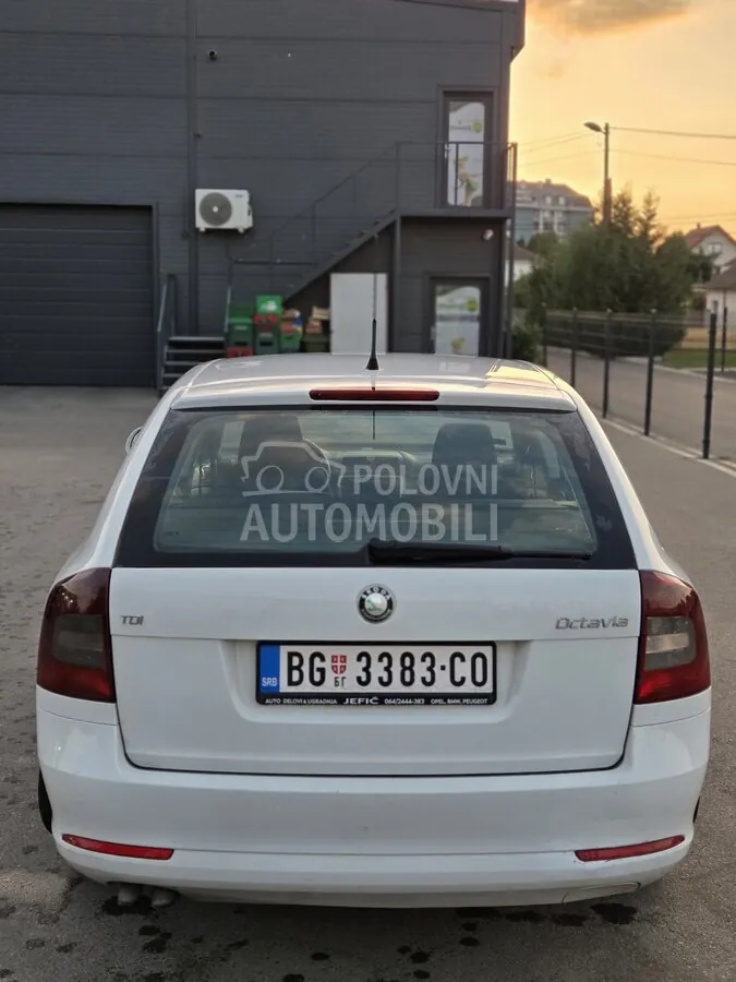 Skoda Octavia 2010 photo 3