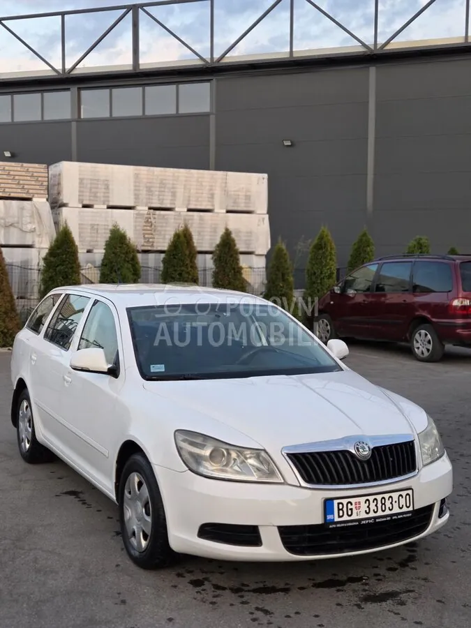 Skoda Octavia 2010 photo 2