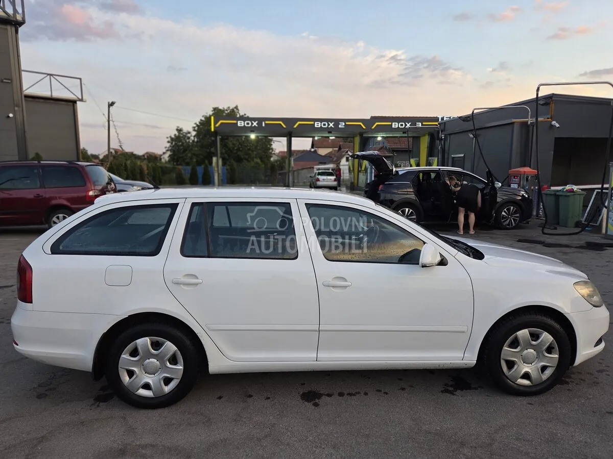 Skoda Octavia 2010 photo 4