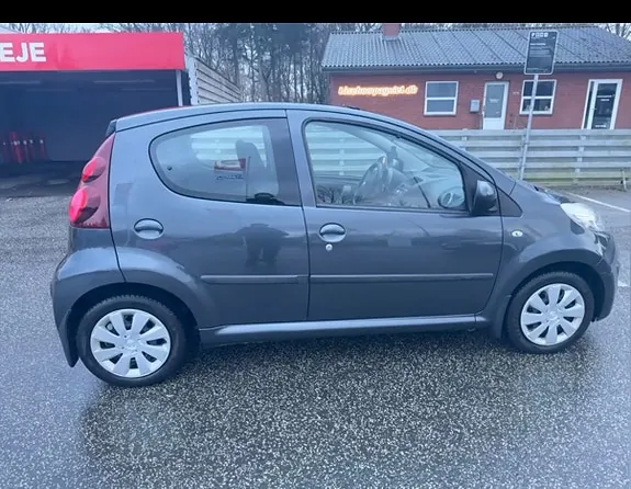 Peugeot 107 2014 photo 4