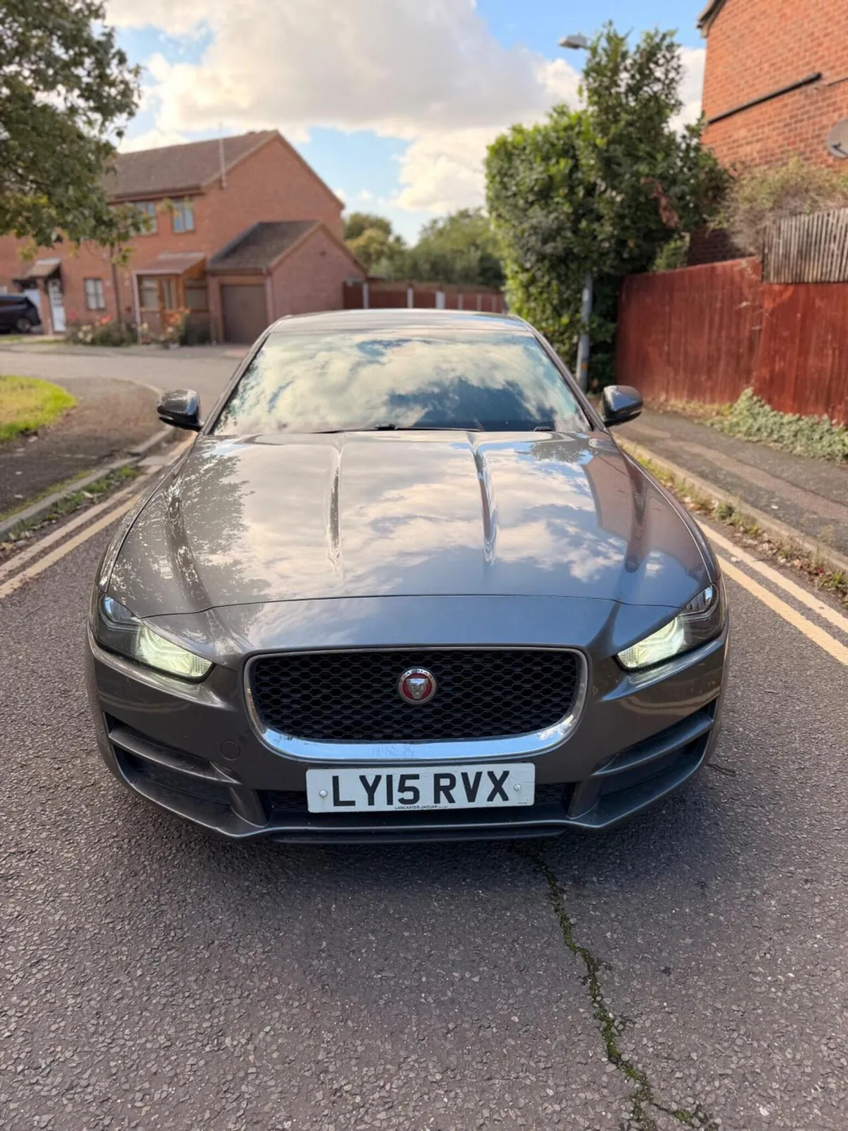 Jaguar Xe 2015 photo 2