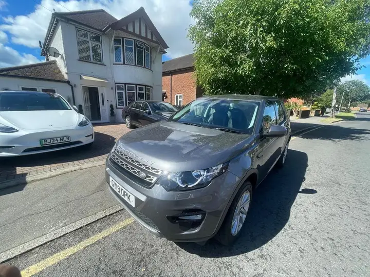 Land Rover Discovery Sport 2019 photo 2