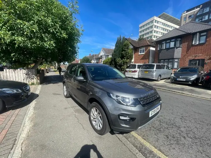 Land Rover Discovery Sport 2019 photo 4