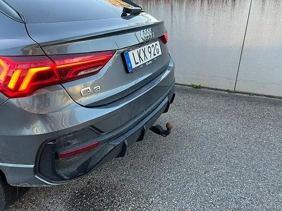 Audi Q3 2021 photo 2