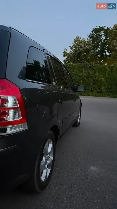 Opel Zafira 2011 photo 2