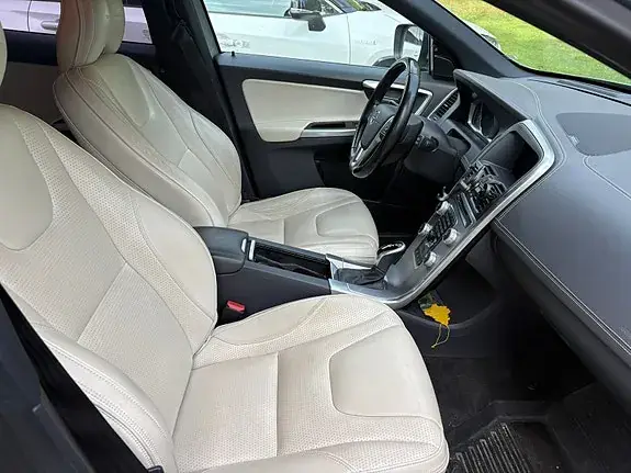 Volvo Xc60 2017 photo 2
