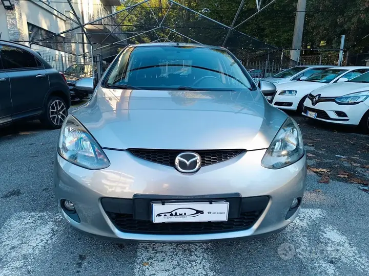 Mazda 2 2009 photo 2