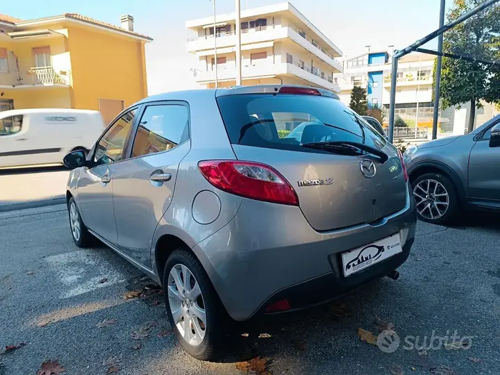 Mazda 2 2009 photo 5