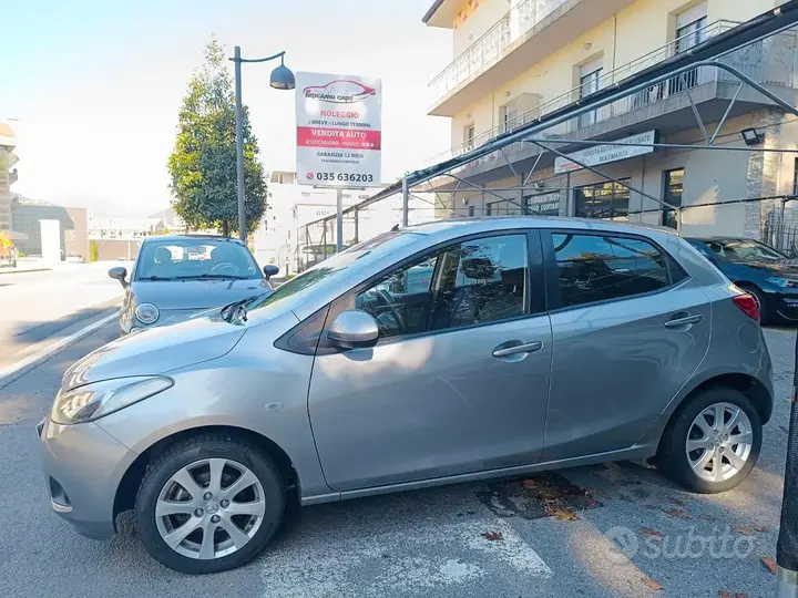 Mazda 2 2009 photo 4