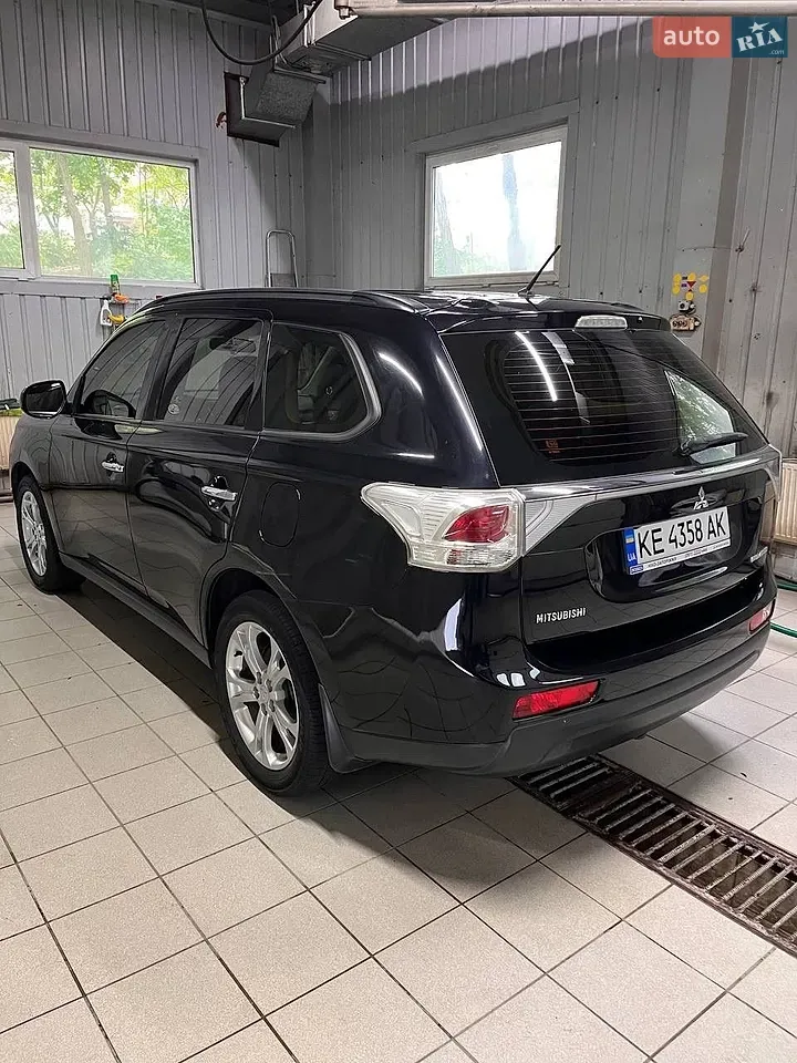 Mitsubishi Outlander 2013 photo 2