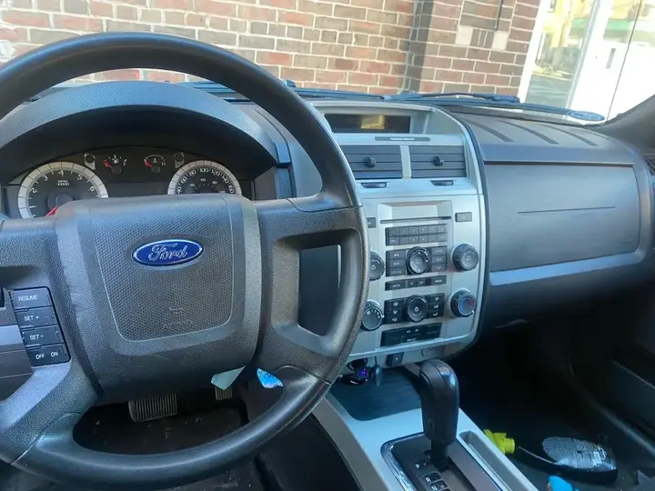 Ford Escape 2009 photo 2