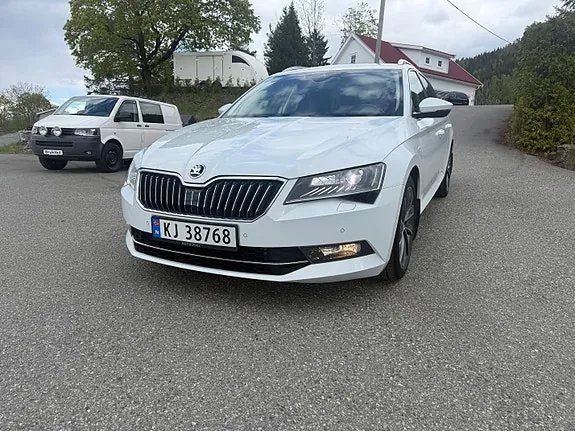 Skoda Superb 2018 photo 3