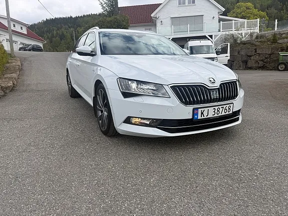 Skoda Superb 2018 photo 5
