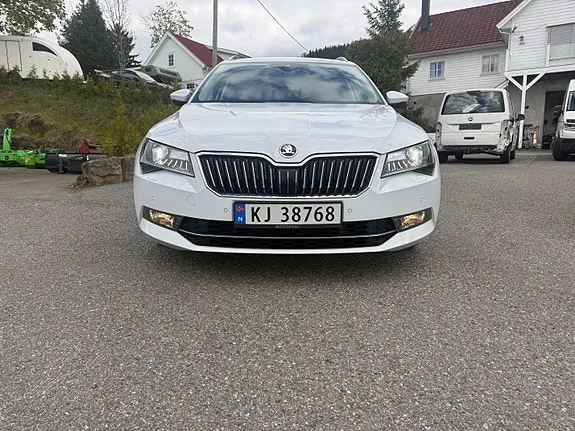 Skoda Superb 2018 photo 4
