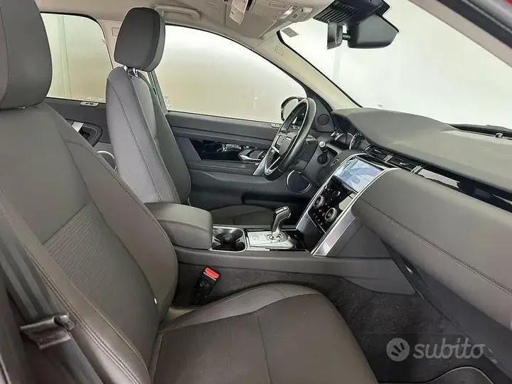 Land Rover Discovery Sport 2021 photo 3