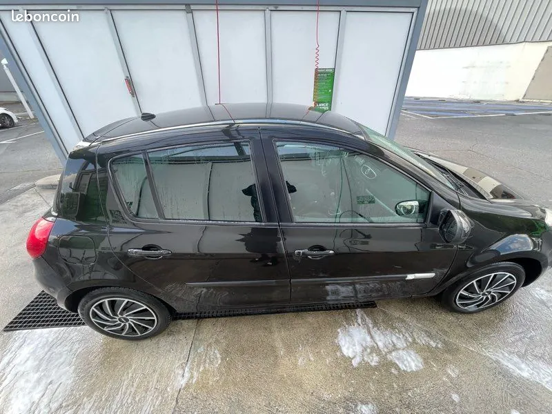 Renault Clio 2010 photo 3