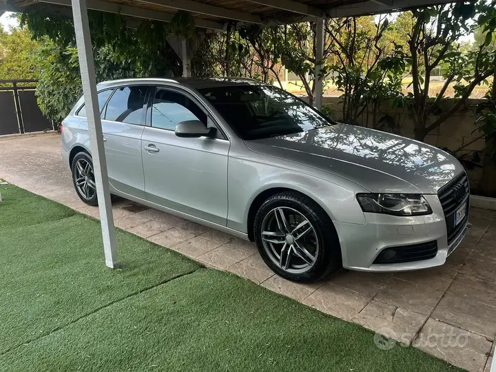 Audi A4 2012 photo 2