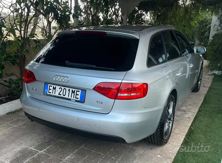 Audi A4 2012 photo 3
