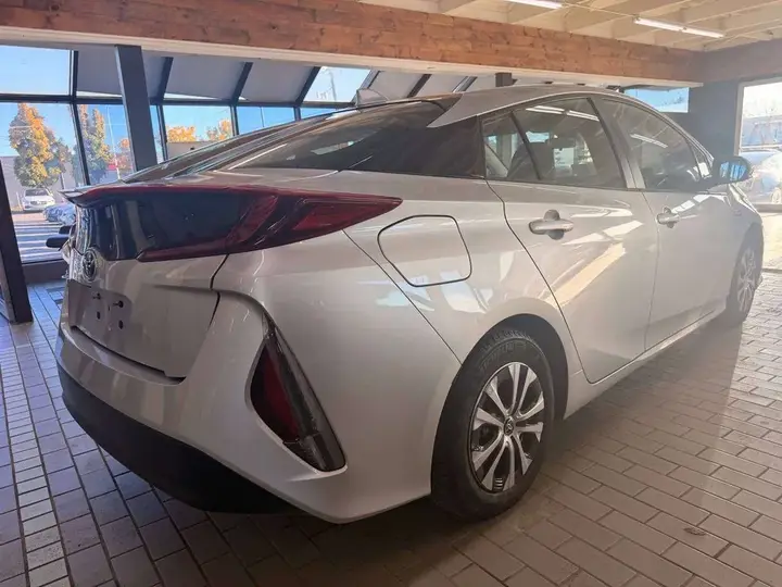Toyota Prius Prime 2021 photo 3