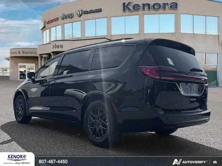 Chrysler Pacifica 2027 photo 5
