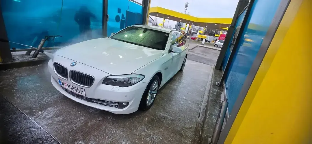 BMW 5 Series 2011 photo 3