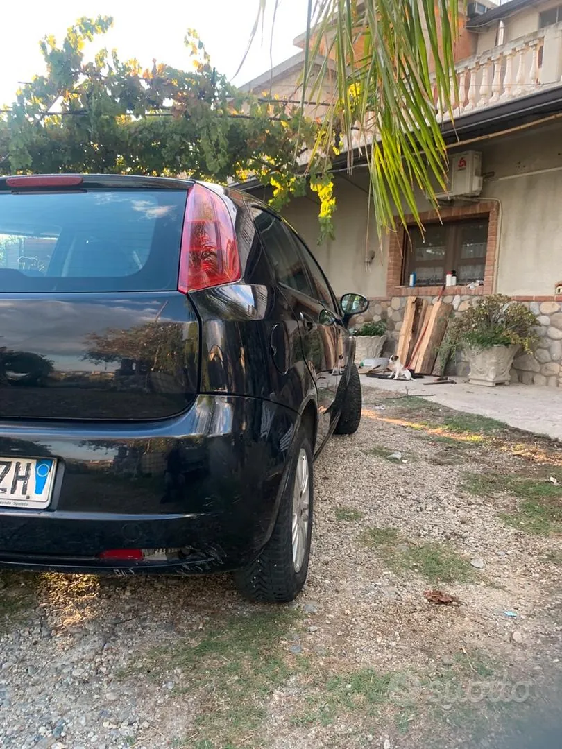 Fiat Grande Punto 2010 photo 2