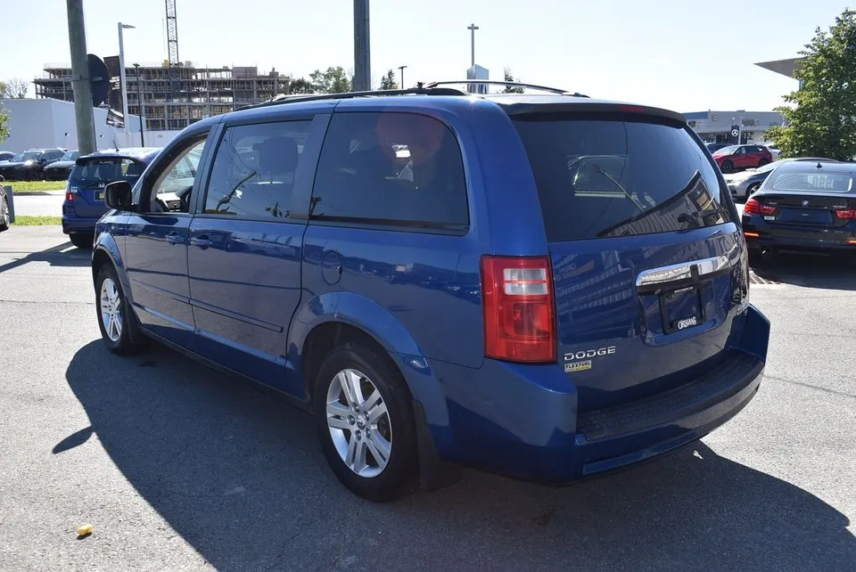 Dodge Caravan 2010 photo 3