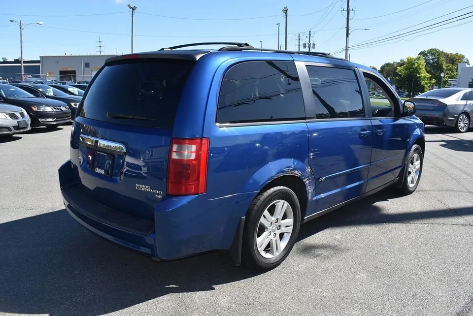 Dodge Caravan 2010 photo 4