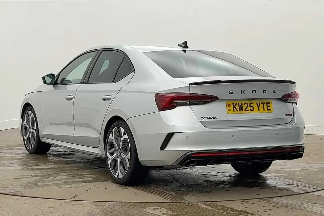 Skoda Octavia 2025 photo 3