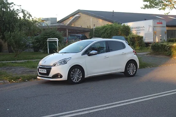 Peugeot 208 2017 photo 2
