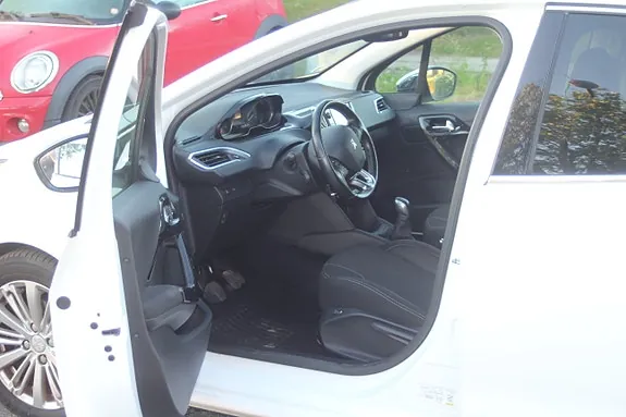 Peugeot 208 2017 photo 5