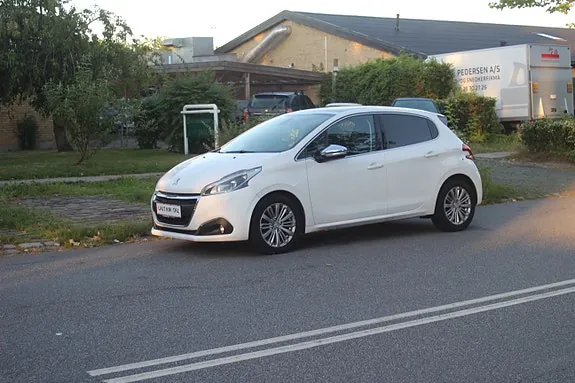 Peugeot 208 2017 photo 3