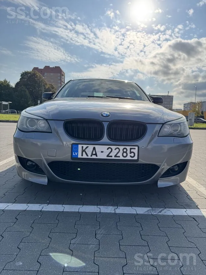BMW 523I